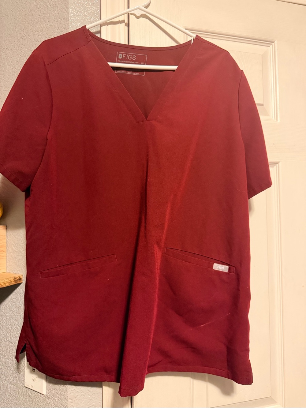 Figs scrubs burg top is XXL and Pants are high waisted joggers/wide leg petite - Picture 6 of 6